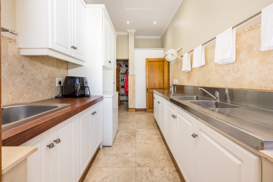 5 Bedroom Property for Sale in Klein Zevenwacht Western Cape